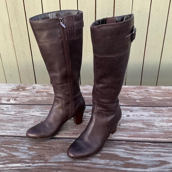 Tall Boots CLARKS Brown Leather Riding Boots Zip Side Flat Riding Boots Size8M - Picture 2 of 8